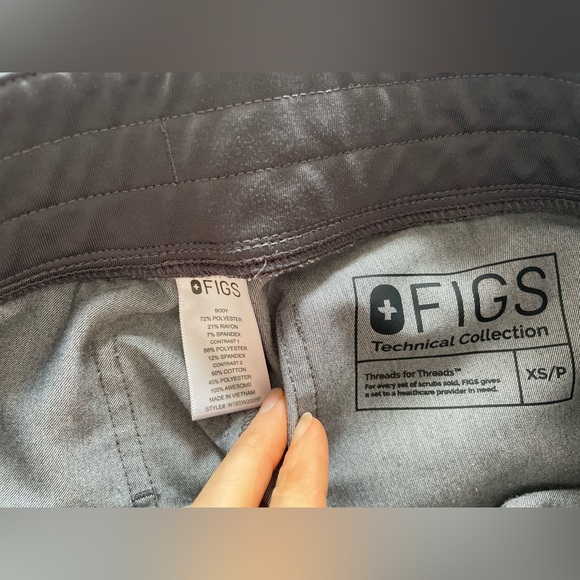 Figs Technical Graphite Bundle Top & Pants - Picture 11 of 11